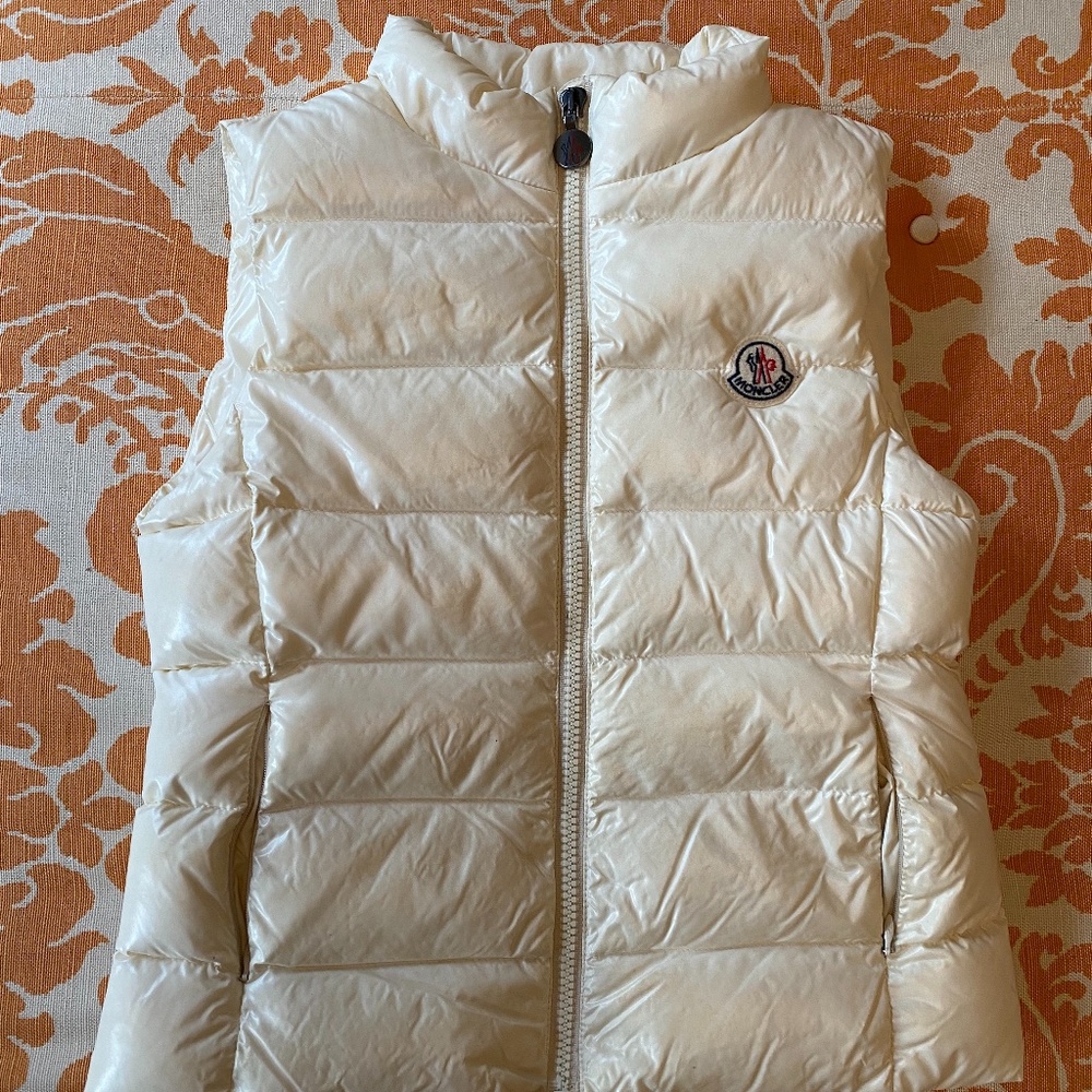 MONCLER GIRLS SIZE 8 WHITE DOWN VEST